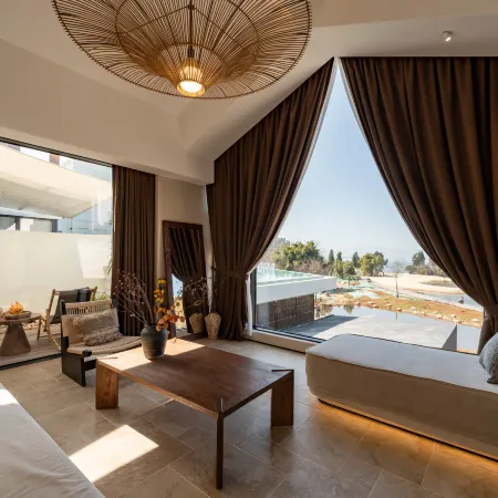 DIANCHI LAKEFRONT RIGHT BANK RESORT HOTEL