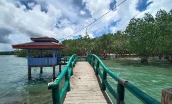 RedDoorz Plus @ Costa Roca Balamban