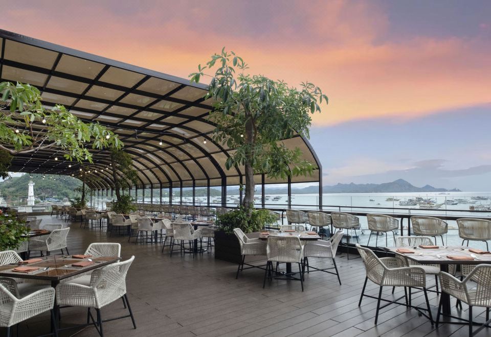 므루오라 코모도 인피니티풀