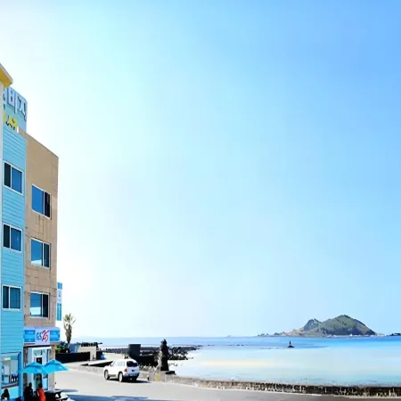 Jeju Green Beach Pension Отели рядом с достопримечательностью «Парк верховой езды The Ma Park»