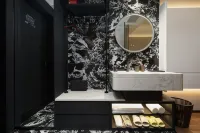 QI hotel Hôtels à : 