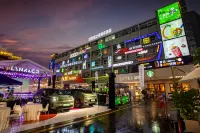Dream Star Language E-sports Hotel (Guiyang Riverside Park Qingyun Market Branch)