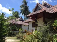 Malibu Beach Bungalows Hotels near Ao Chaloklum Bay