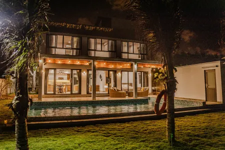 MyGarden Villa Phan Thiet Beachfront Отели рядом с достопримечательностью «Dino Park Phan Thiet»