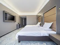 Elong Anyun Hotel (Luoyang Baolong Square Longmen High-Speed Railway Station)