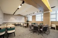 Yifeng  Hotel