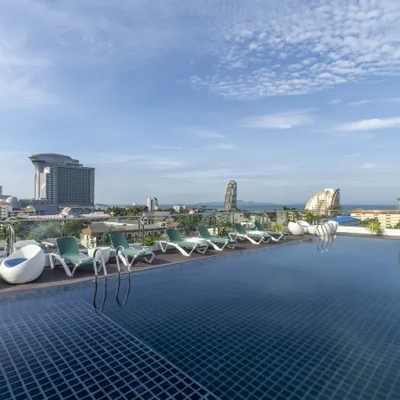 Blue Boat Hotel JC Отели рядом с достопримечательностью «Пляж Наклуа»