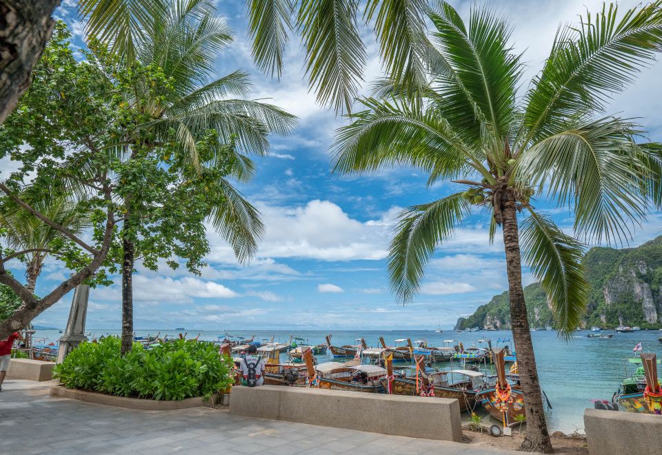 3. 피피 앳 피어..