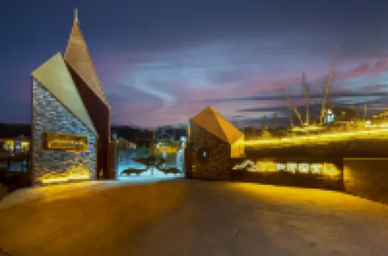 Joan Kushtai Joong Valley Bay Wild Luxury Camp