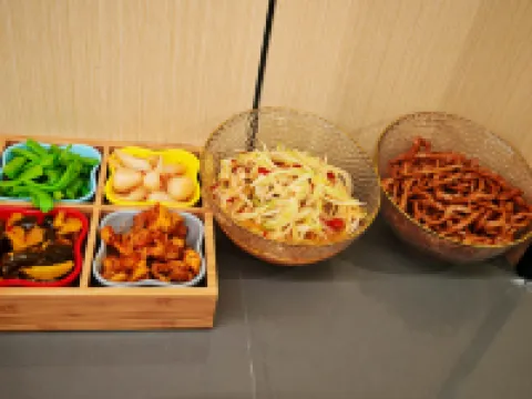 โรงแรมโฮมอินน์อีส (สถานีรถไฟเหนือกุ้ยหยาง) โรงแรมในกุ้ยหยาง