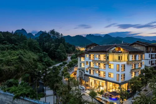 Rans Insan (Libo Xiaoqikong East Gate)