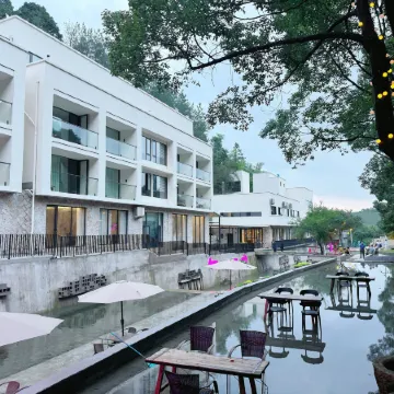 Floral Hotel · Wuyi Green Maple Valley Hotel