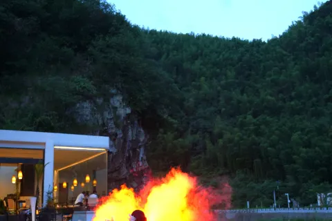 宣安•懸崖親子溯溪度假飯店（涇縣皖南川藏線月亮灣店）