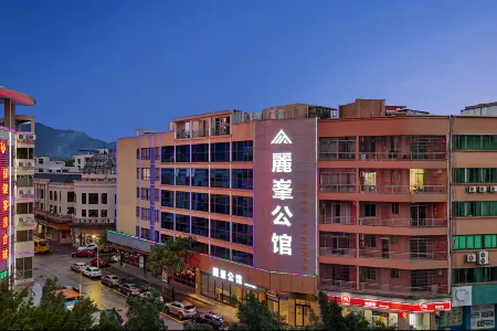 Lifeng Mansion Отели рядом с достопримечательностью «Niuyuzui Scenic Area»