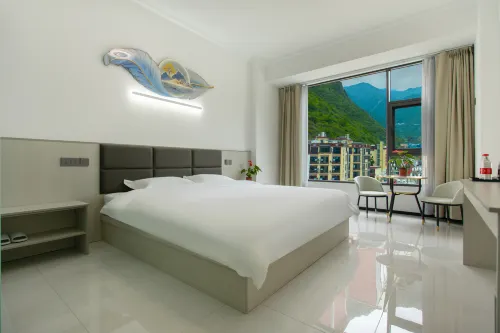 Yun Lansong · The Cumulus Reach Mountain Retreat Boutique Stay (Kangding)