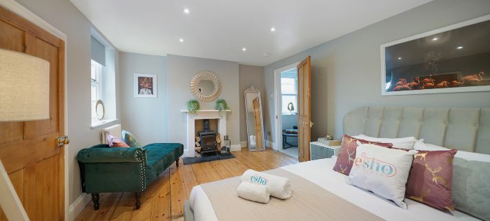 4BD/3Bath/2Car Drive/Garden/Games room/Nr Hospital Hotele w: Gloucester