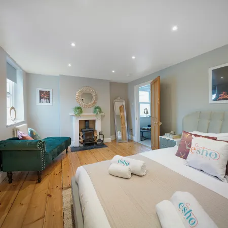 4BD/3Bath/2Car Drive/Garden/Games room/Nr Hospital