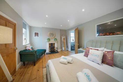 4BD/3Bath/2Car Drive/Garden/Games room/Nr Hospital - Pet-friendly
