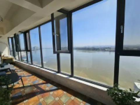 Yueji Qingzhai River View Homestay