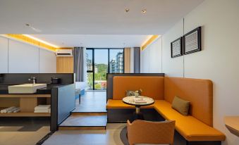 Ningbo Guanzhi M Hotel (Fubang Plaza Changjiang Road Subway Station)