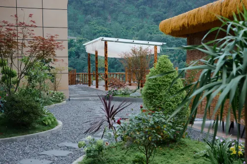 Emeishan Yishan Guiyin Hotel (Qingyin Pavilion Scenic Area) - New