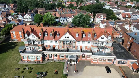 Skegness OYO Royal Hotel Отели рядом с достопримечательностью «Батлинс Фэмили Энтертейнмент Резорт»