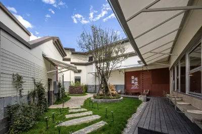 Shangri-La Pinecone International Youth Community Hotel a 