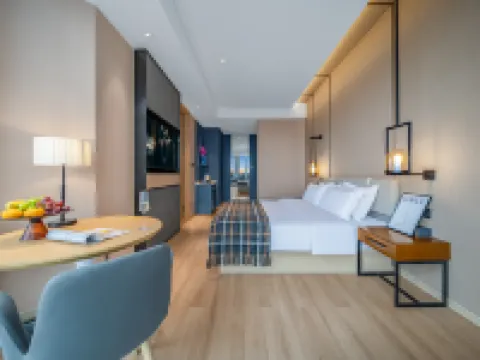 ALLIA Platinum Crystal Hotel (Chongqing Yangjiaping Metro Station Branch) Các khách sạn gần Chongqing Electrical Power Staff University