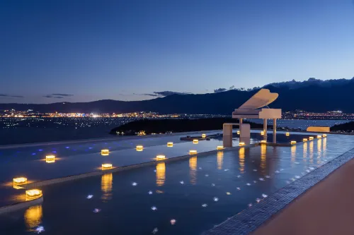 Dali Santorini Guyue Tingfeng Seaview Hotel (Dali Erhai Lixiangbang)