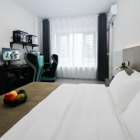 Jijing E-Sports Hotel (Guilin High-Speed Rail North Station)