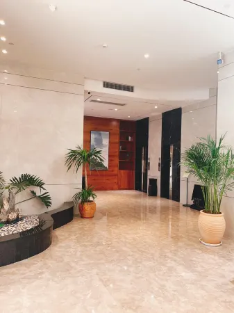 Qianyi Hotel (Beiliu Wanda Plaza Branch) Отели в г. Бейлю