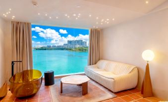 Nanning Leshell Waterside Hotel(Wanxiang City Fangte ASEAN God Painting Shop)