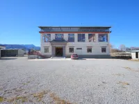 Kangba Yangkang Homestay in Shangri-La City Hotels near Diqing Shangri-La Airport