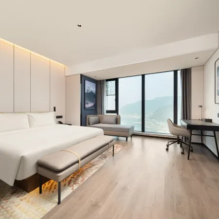 Madison Hotel (Yibin Hejiangmen Yangtze River Park)