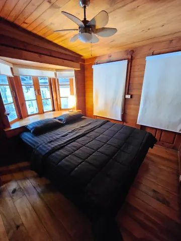 บ้านไม้ซุงส่วนตัวขนาดใหญ่