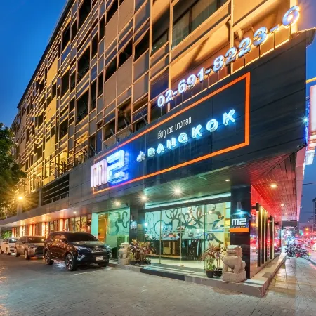 M2 de Bangkok Hotel Отели рядом с достопримечательностью «Станция надземного метро Ari»