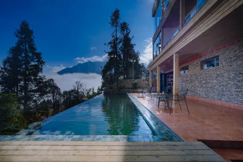 Dawn Over TerracesHomestay - parking