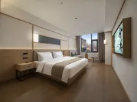 Qianna Hotel Glorious (Anyang East High-speed Railway Station Wanda Plaza Branch)