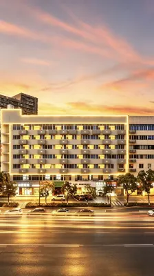 Four Seasons Yijing Hotel (Jinhua High-speed Railway Station Yintai City Branch) Hotels in 