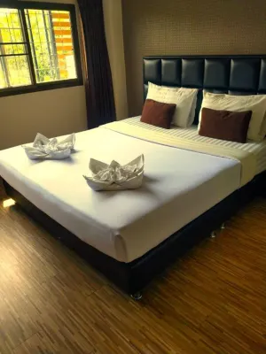 V51 Hotel - parkir