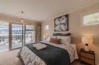 Ohana Tekapo Vista - 3BR, Hot Tub & Stunning Views Hotels in 