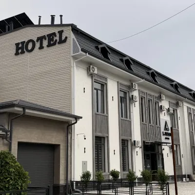 Layan hotel Hotels near Suzuk ota maqbarasi