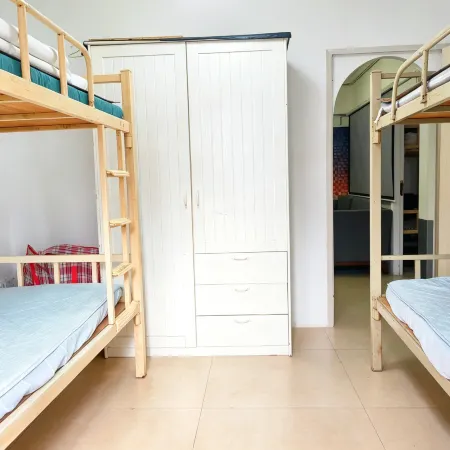 Xiao Jia Classmate Hostel (Guangzhou TaiKoo Hui Gangding Subway Station)