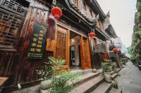 Stilted Building Linjiang Homestay (Fenghuang Ancient Town) - New
