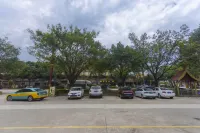Sinan Quanzhi Hotel (Gengma Bus Station) - parking