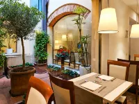 Hotel Atlantic Palace Hotels near Corridoio Vasariano
