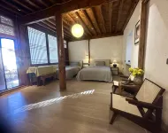 Qiaozhen Hot Springs Chinese Inn - غرفة مطلة على الجبل