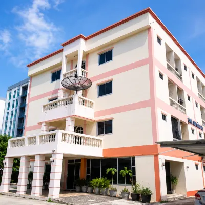 UJ apartment Hoteles cerca de Jardines de The Wang Saen Suk Hell