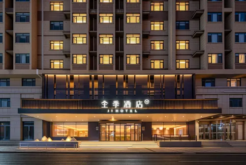 JI Hotel (Xingcheng Municipal Government) - parking
