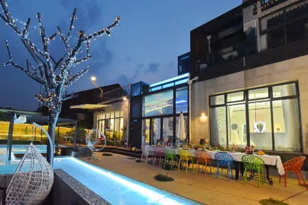 ONE HALF Отели рядом с достопримечательностью «Caibang Village»